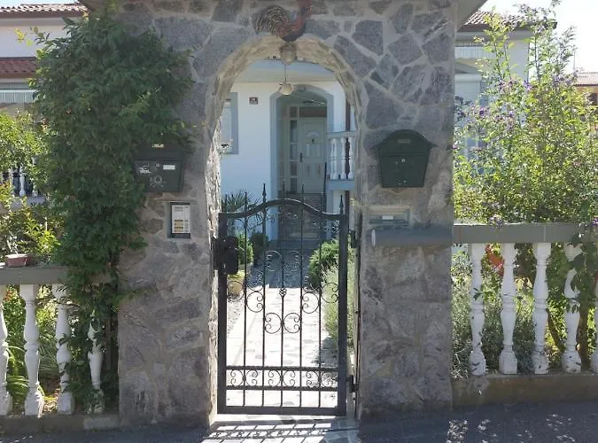 Apartma Mari アパート Bertoki